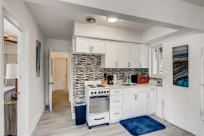 Tropical Getaway/ Stunning 2BR Gem